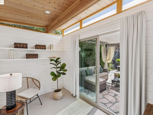 580 Kenmore Ave, Oakland CA 94610