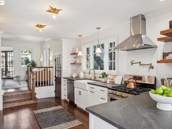 580 Kenmore Ave, Oakland CA 94610