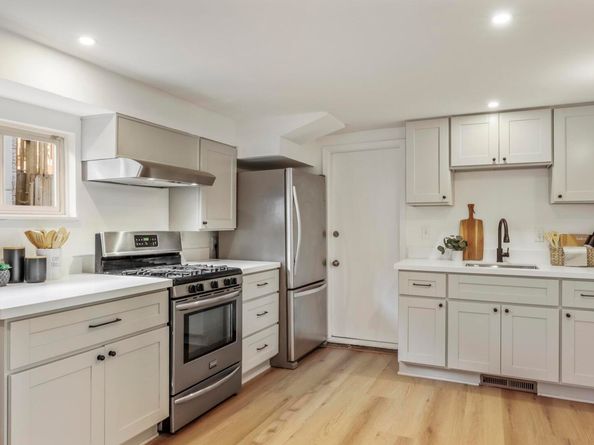 471 Mcauley St, Oakland CA 94609