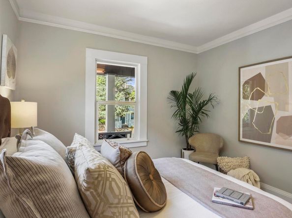 471 Mcauley St, Oakland CA 94609