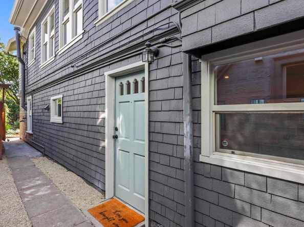 471 Mcauley St, Oakland CA 94609