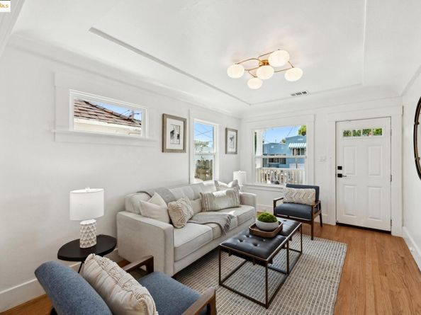 3226 Star Avenue, Oakland CA 94619