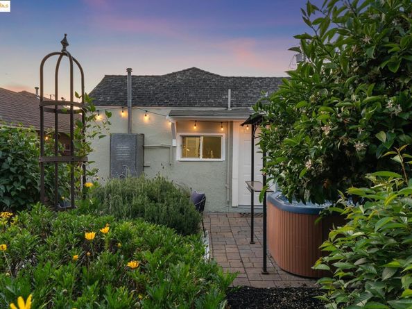 3226 Star Avenue, Oakland CA 94619