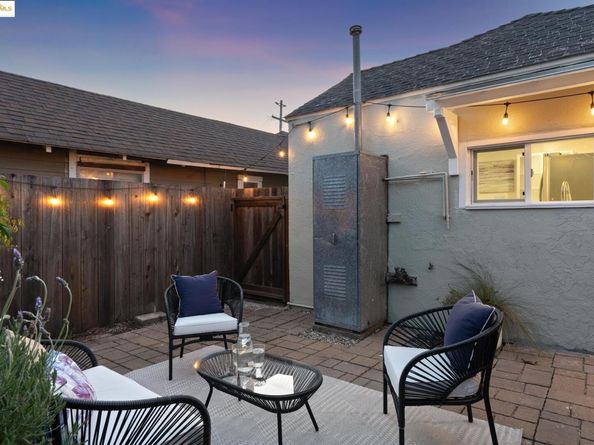 3226 Star Avenue, Oakland CA 94619
