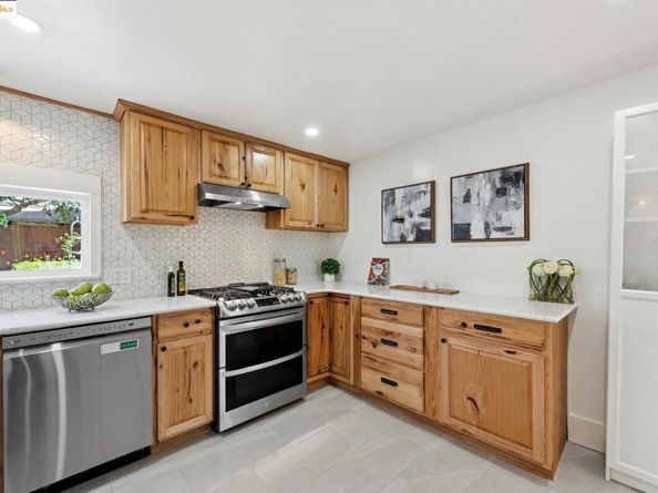 3226 Star Avenue, Oakland CA 94619