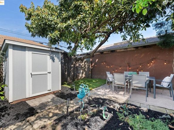 3226 Star Avenue, Oakland CA 94619