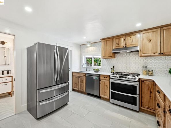 3226 Star Avenue, Oakland CA 94619