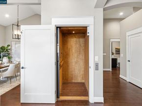 961 Oak View Cir, Lafayette CA 94549