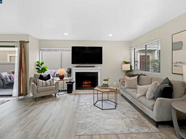 303 Atlas Dr 7, Hercules CA 94547