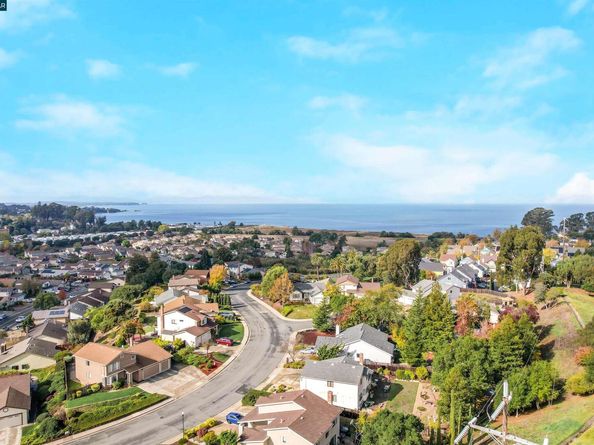 303 Atlas Dr 7, Hercules CA 94547