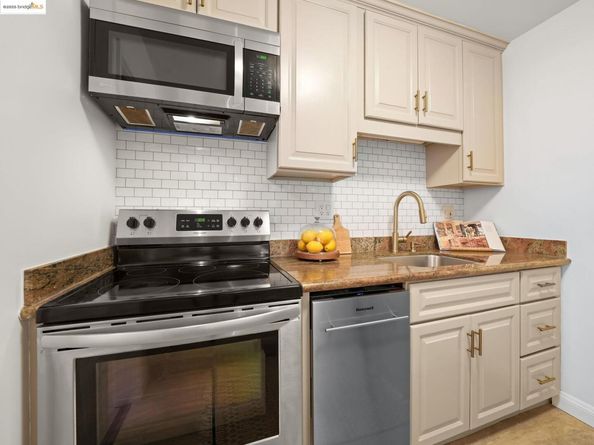 1321 Webster St D212, Alameda CA 94501