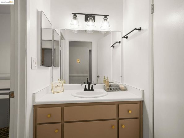 1321 Webster St D212, Alameda CA 94501