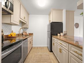 1321 Webster St D212, Alameda CA 94501