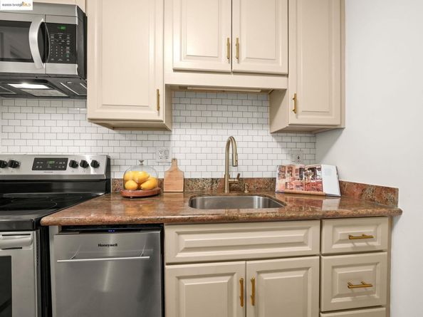 1321 Webster St D212, Alameda CA 94501