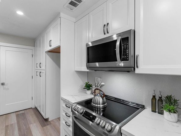 8170 Mountain View Dr F, Pleasanton CA 94588