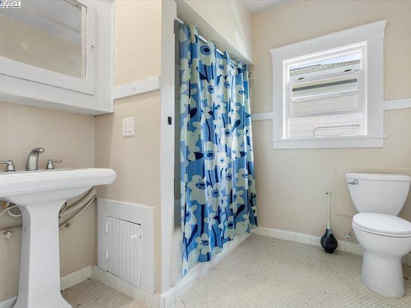 629 Santa Clara Ave., Alameda CA 94501