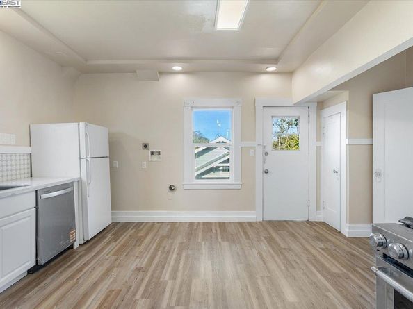 629 Santa Clara Ave., Alameda CA 94501