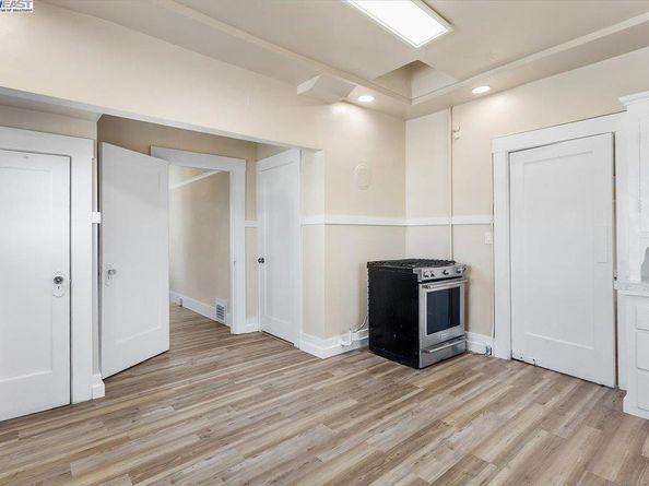 629 Santa Clara Ave., Alameda CA 94501