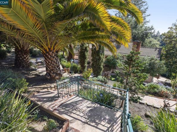 40 Las Palomas, Orinda CA 94563