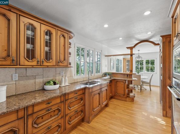 40 Las Palomas, Orinda CA 94563