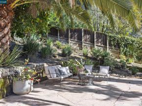 40 Las Palomas, Orinda CA 94563