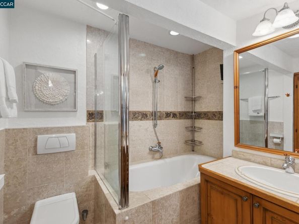 40 Las Palomas, Orinda CA 94563