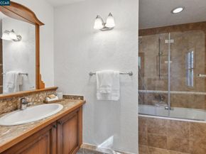 40 Las Palomas, Orinda CA 94563