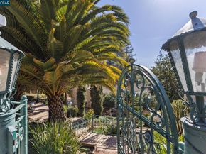 40 Las Palomas, Orinda CA 94563