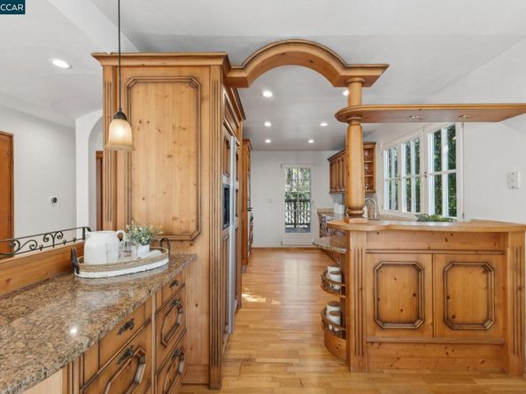 40 Las Palomas, Orinda CA 94563