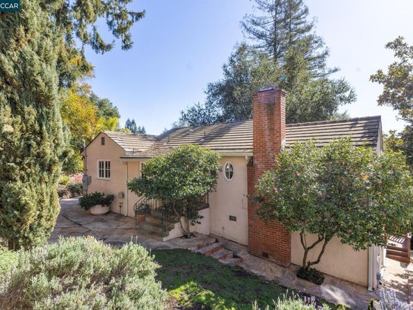 40 Las Palomas, Orinda CA 94563