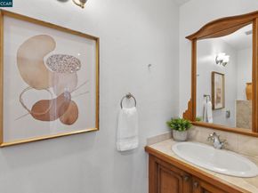 40 Las Palomas, Orinda CA 94563