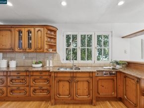 40 Las Palomas, Orinda CA 94563