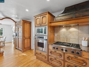 40 Las Palomas, Orinda CA 94563