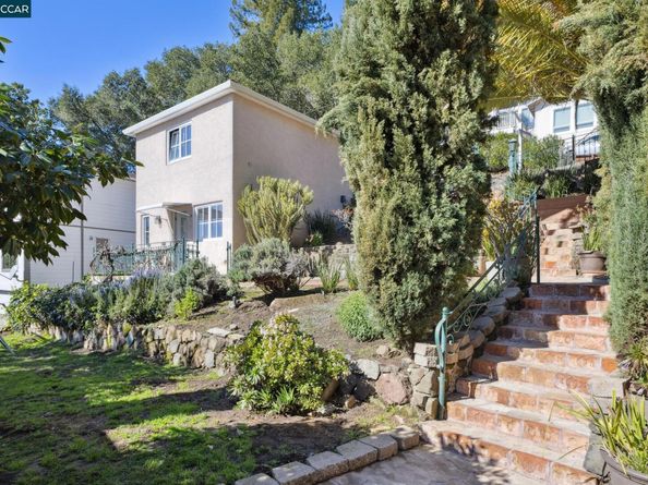40 Las Palomas, Orinda CA 94563