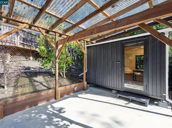 40 Las Palomas, Orinda CA 94563