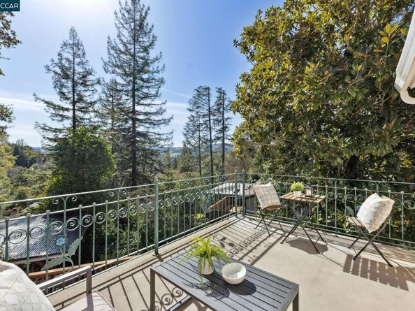 40 Las Palomas, Orinda CA 94563