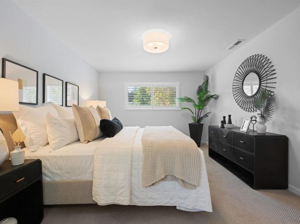 7796 Surrey Ln, Oakland CA 94605