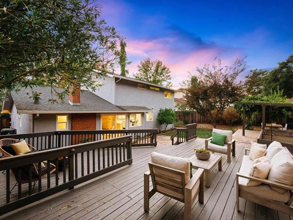 7796 Surrey Ln, Oakland CA 94605