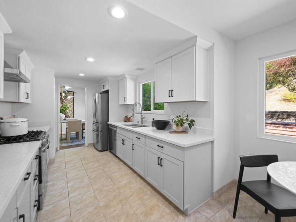 7796 Surrey Ln, Oakland CA 94605