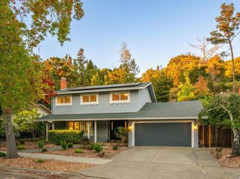 7796 Surrey Ln