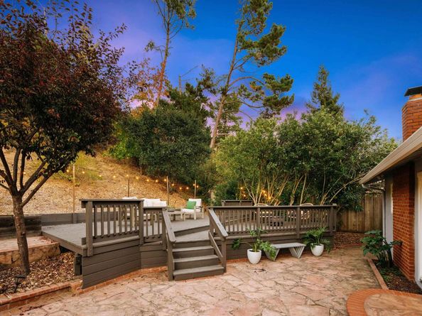 7796 Surrey Ln, Oakland CA 94605