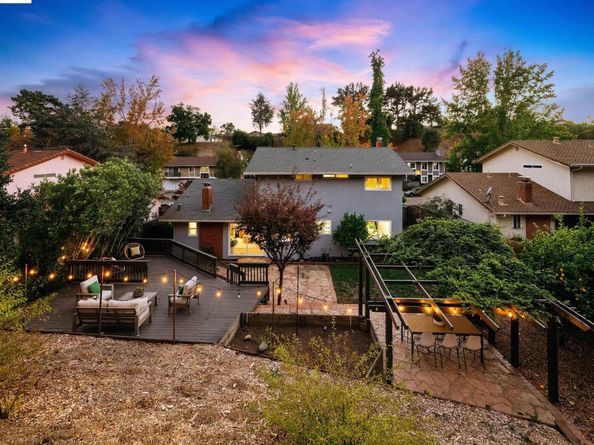 7796 Surrey Ln, Oakland CA 94605