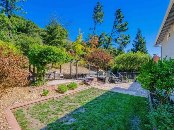 7796 Surrey Ln, Oakland CA 94605