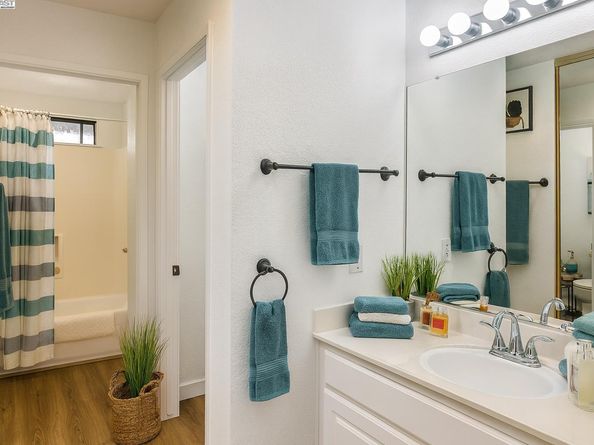 1222 S Villa Way, Walnut Creek CA 94595