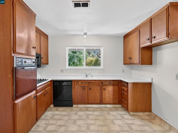 1200 Bay View Farm Rd, Pinole CA 94564