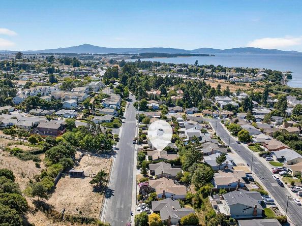 1200 Bay View Farm Rd, Pinole CA 94564
