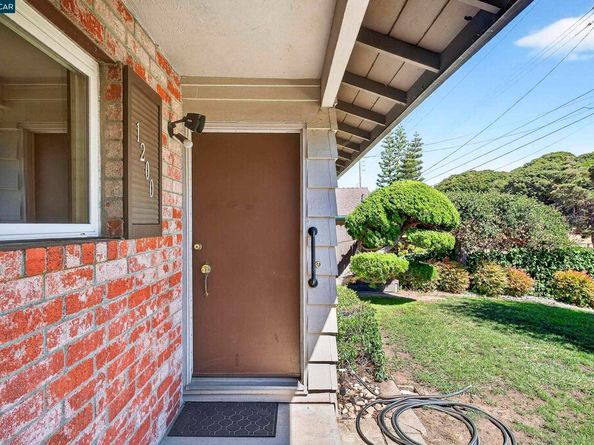 1200 Bay View Farm Rd, Pinole CA 94564