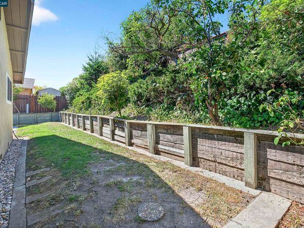 1200 Bay View Farm Rd, Pinole CA 94564