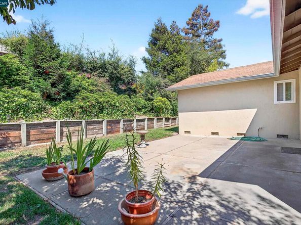 1200 Bay View Farm Rd, Pinole CA 94564