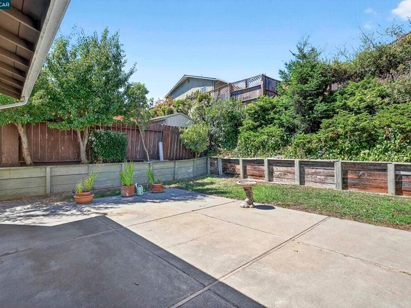 1200 Bay View Farm Rd, Pinole CA 94564